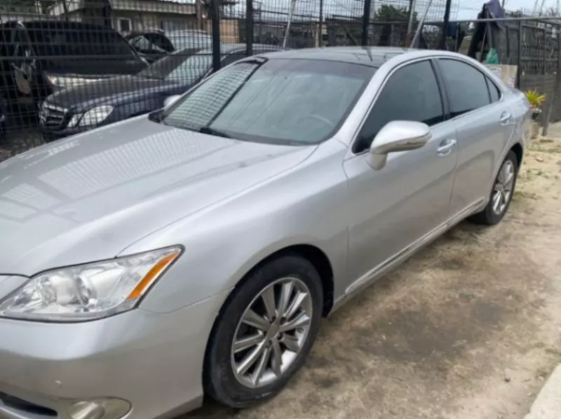 Lexus ES 350   - 2010