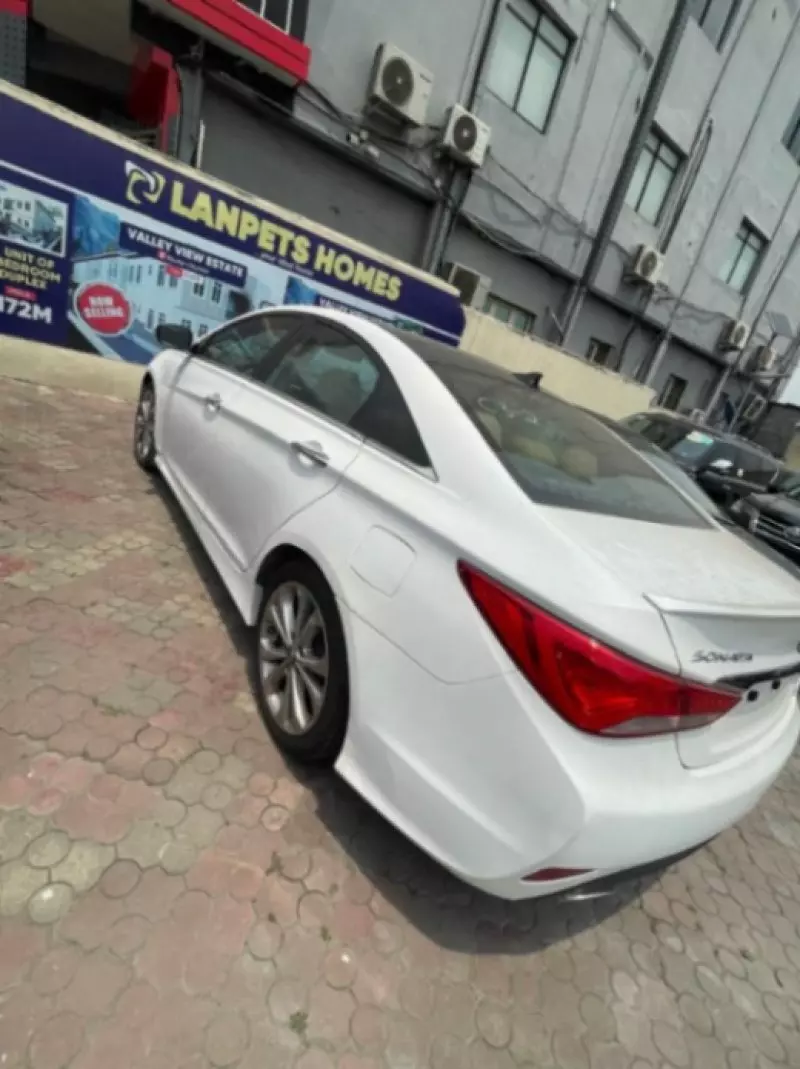 Hyundai Sonata   - 2014