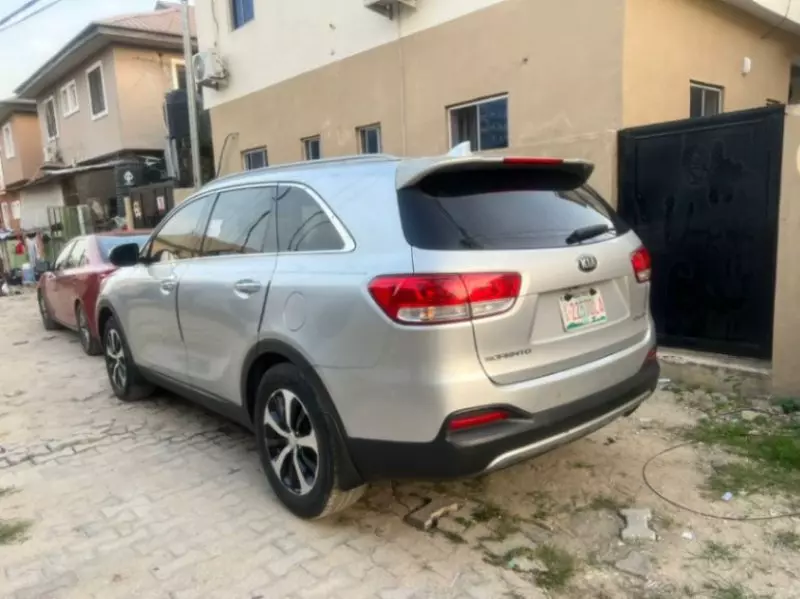 KIA Sorento   - 2016