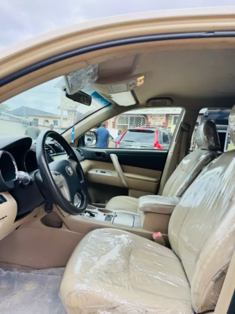 Toyota Grand Highlander   - 2008