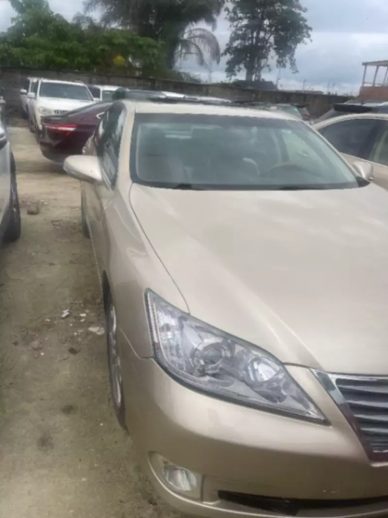 Lexus ES   - 2010