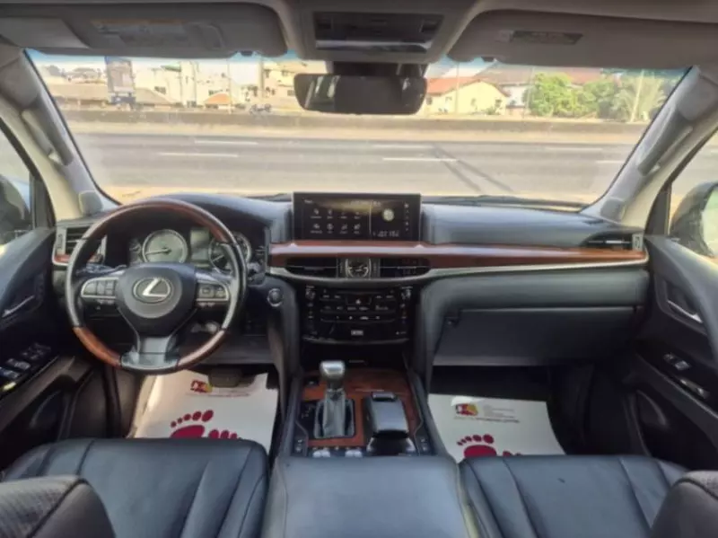 Lexus LX 570 - 2016