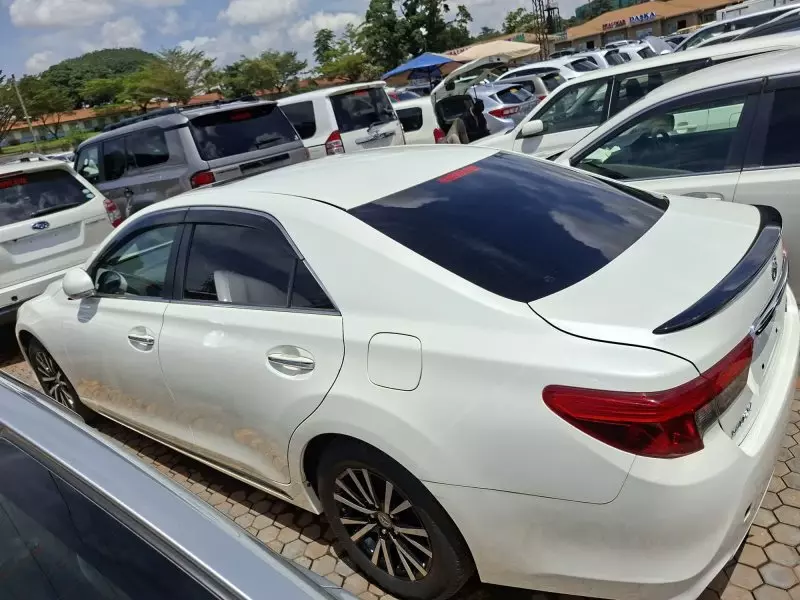 Toyota Mark X   - 2016