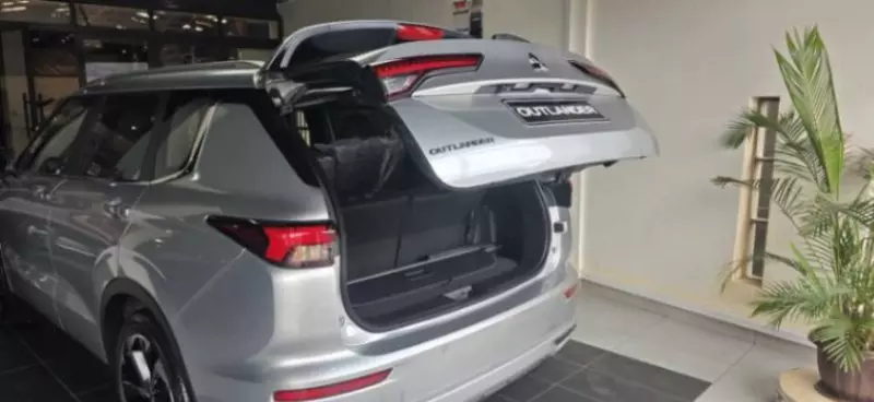 Mitsubishi OUTLANDER   - 2025