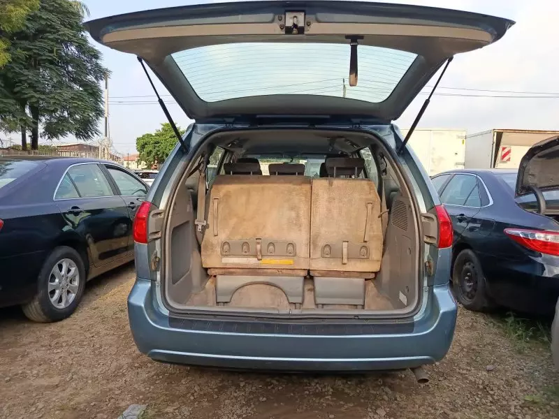 Toyota Sienna   - 2006