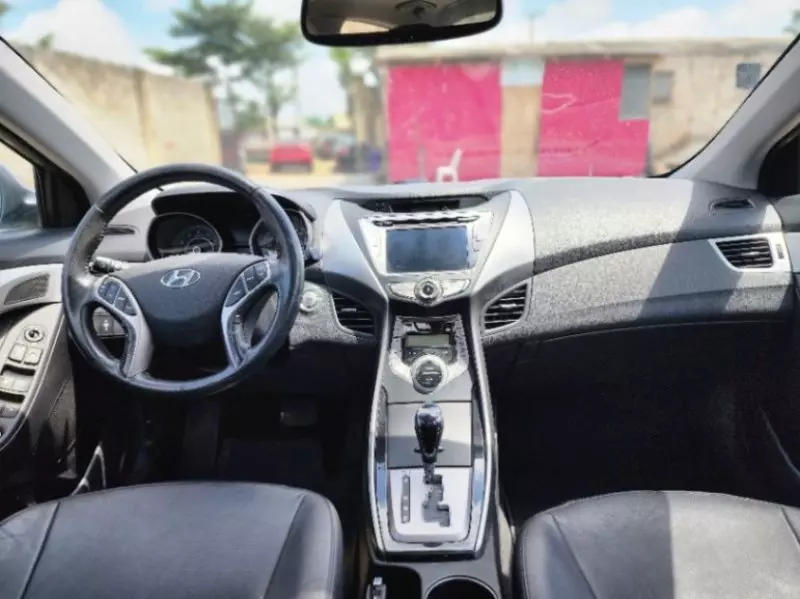 Hyundai Elantra   - 2013