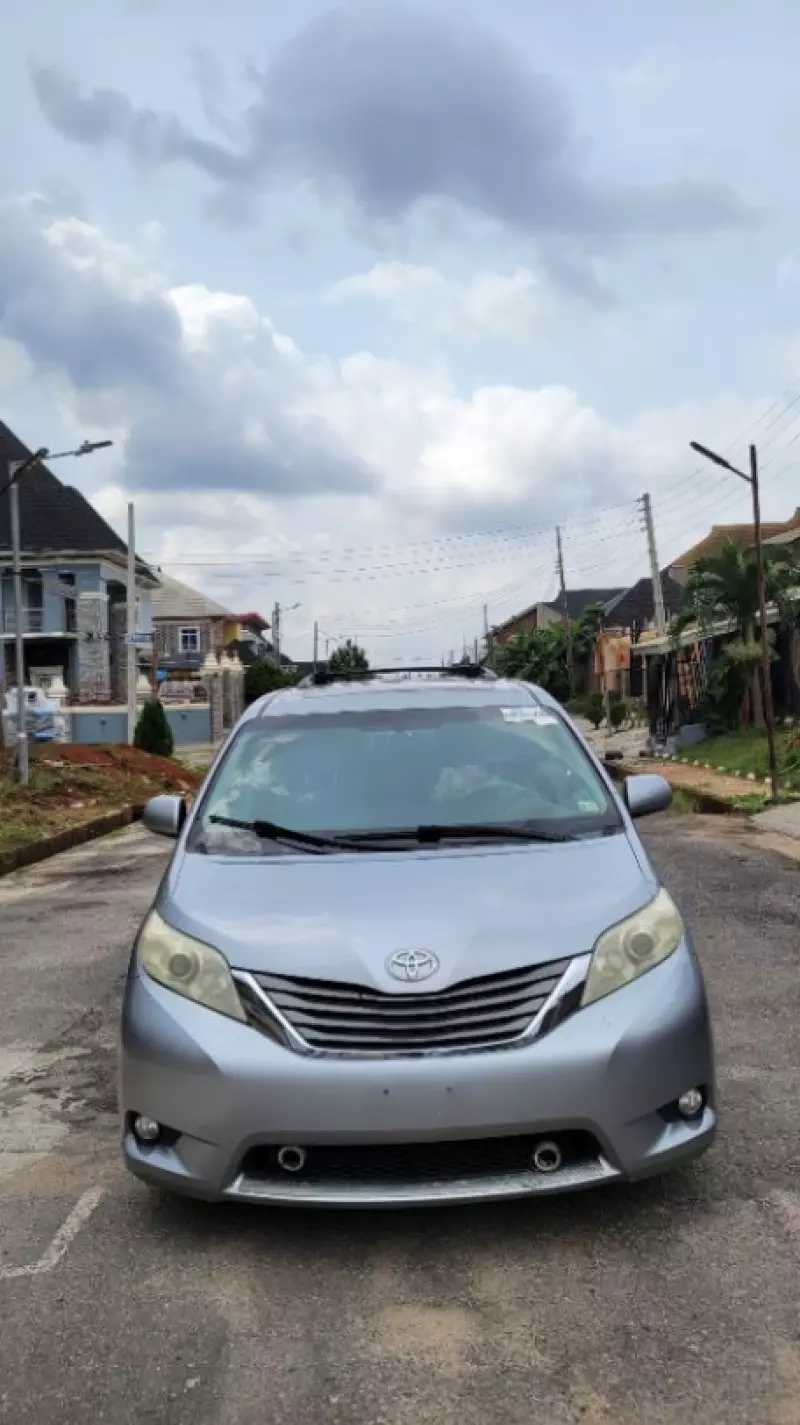 Toyota Sienna   - 2012