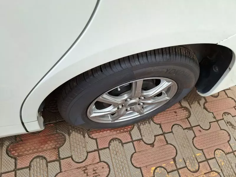 Toyota Noah - 2012