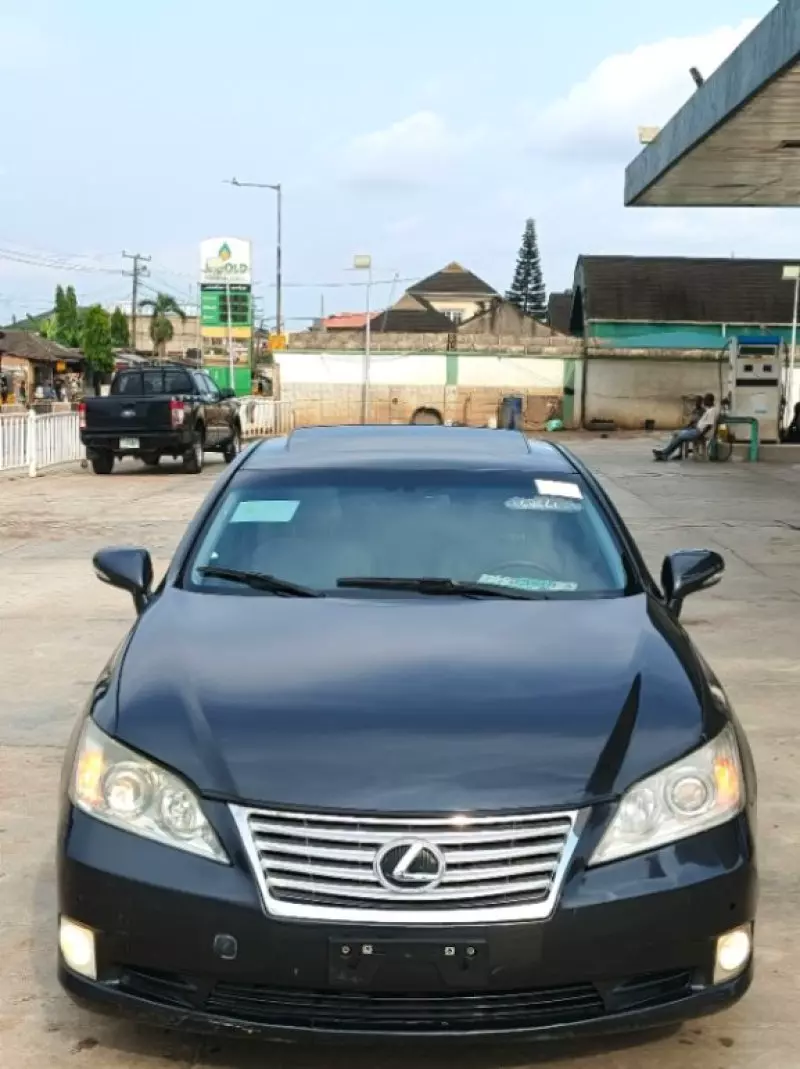 Lexus ES   - 2010