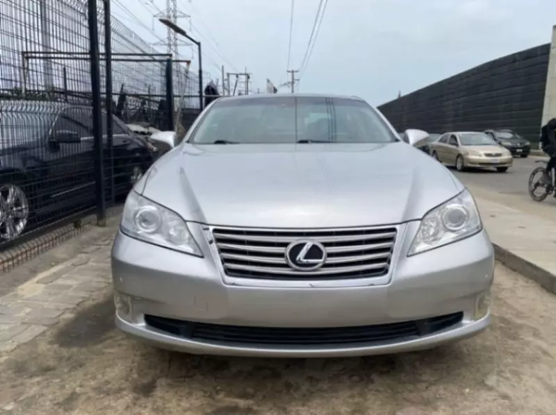 Lexus ES 350   - 2010
