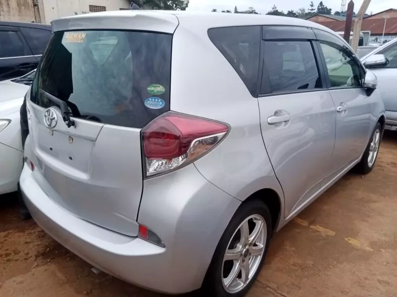 Toyota Ractis   - 2016