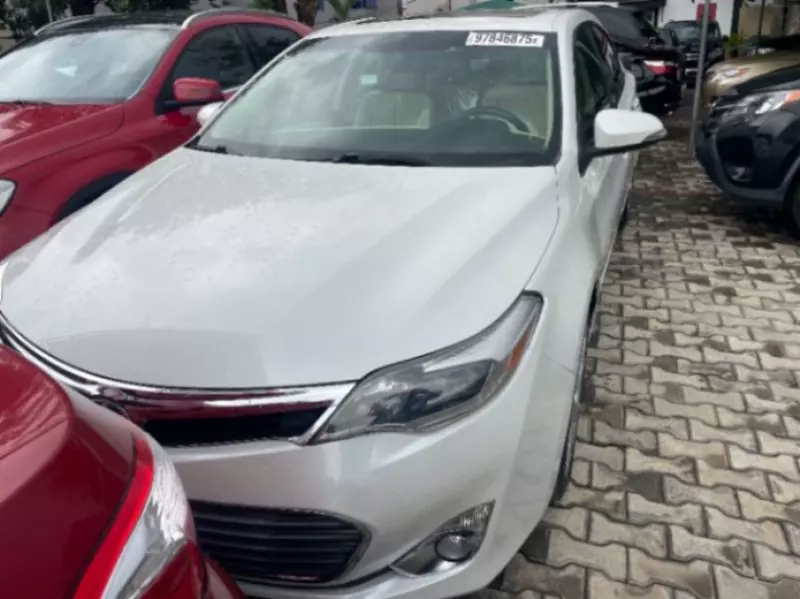 Toyota Avalon   - 2013