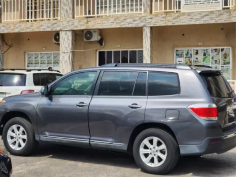 Toyota Highlander   - 2013