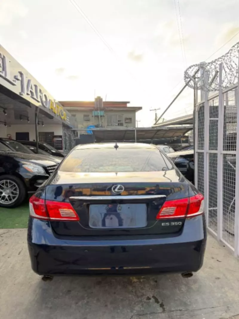 Lexus ES   - 2011