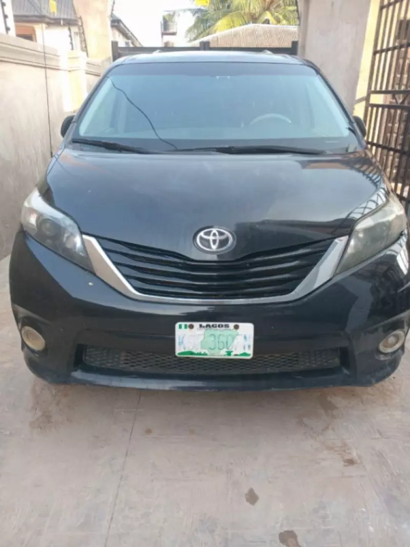 TOYOTA Sienna   - 2012