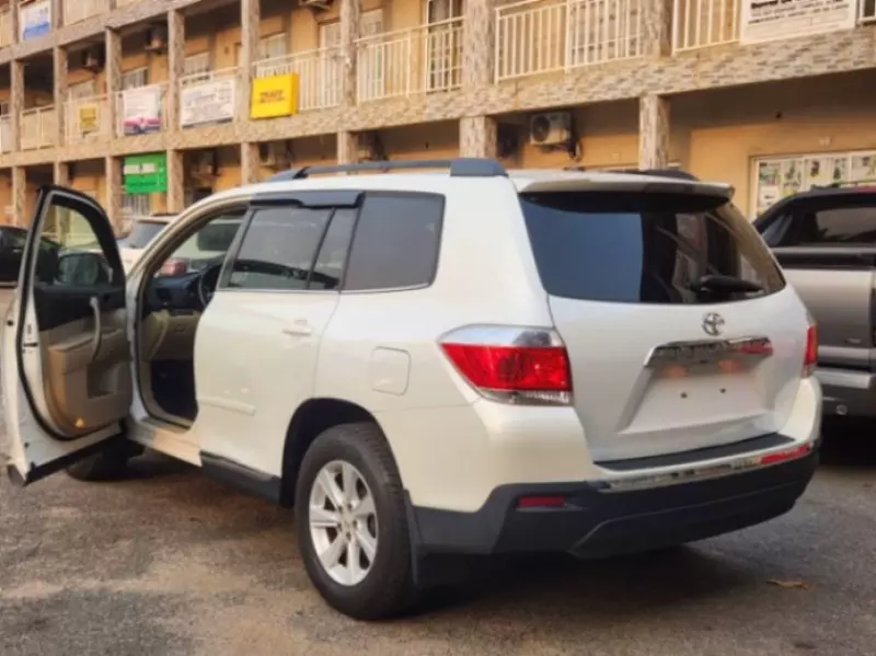 Toyota Highlander   - 2011