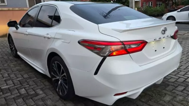 Toyota Camry   - 2018