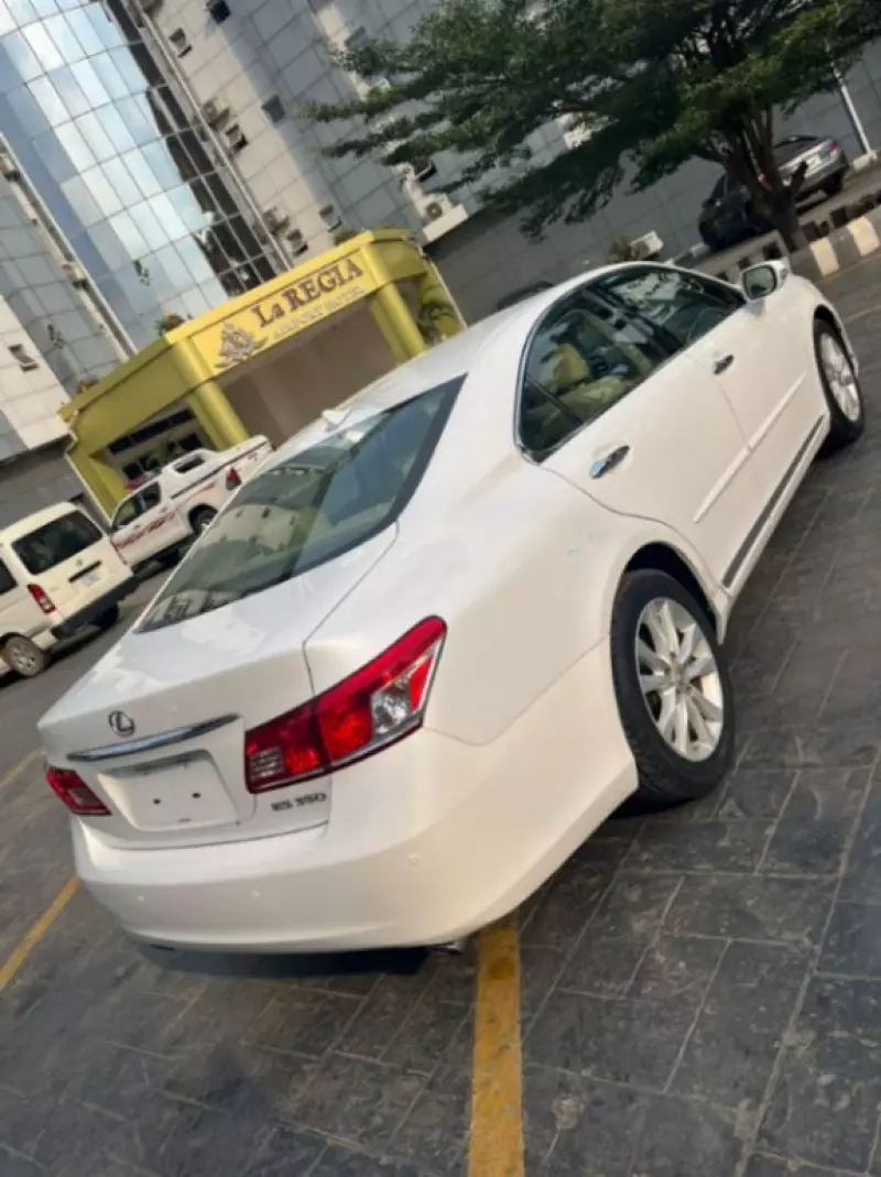 Lexus ES 350   - 2011