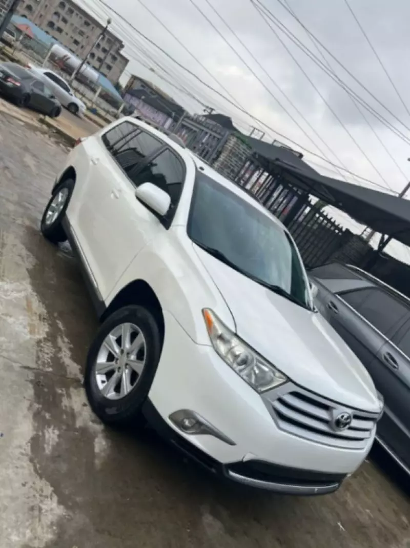 Toyota Highlander   - 2013