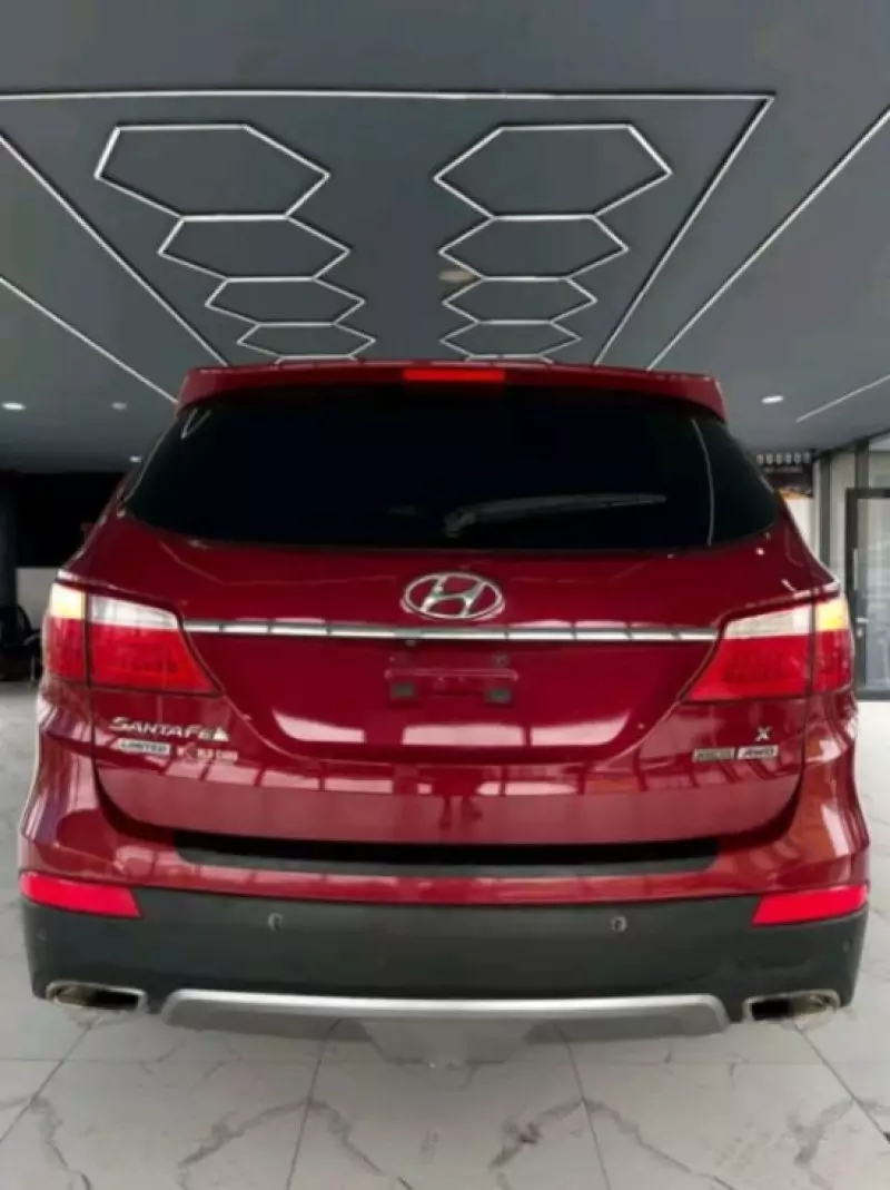 Hyundai Santa Fe   - 2016