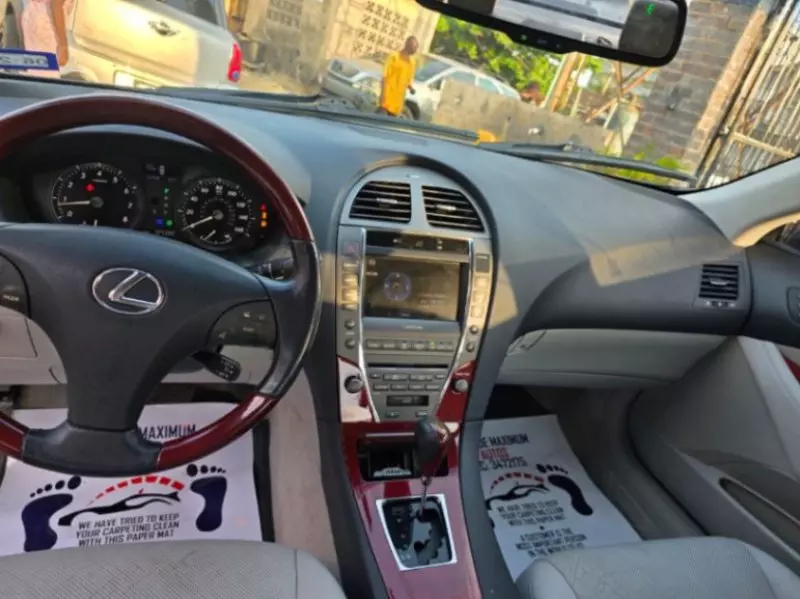 Lexus ES   - 2009