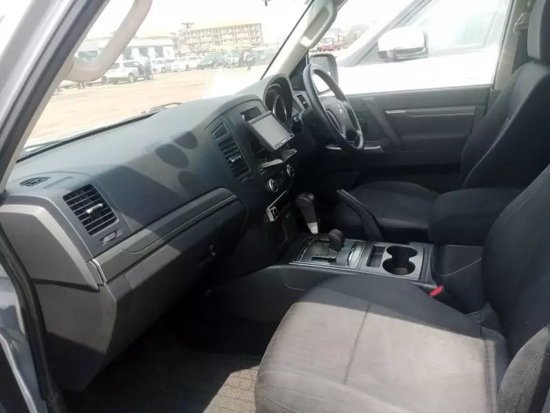 Mitsubishi Pajero   - 2012