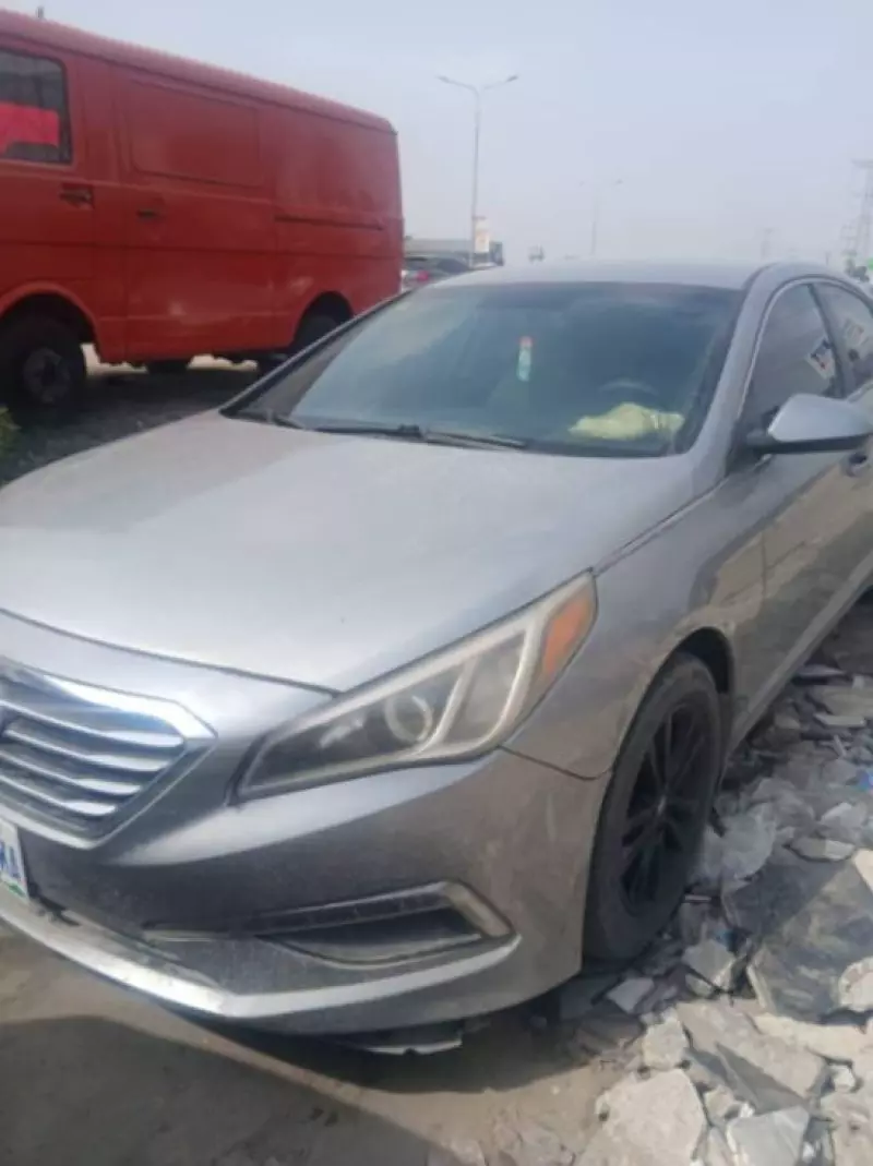 Hyundai Sonata   - 2015