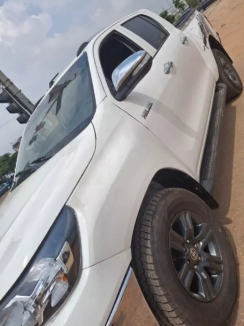 TOYOTA Hilux   - 2018