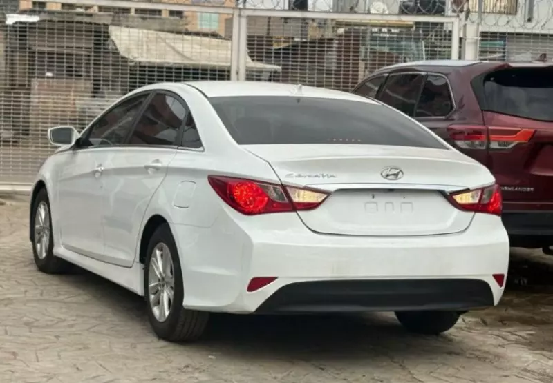 Hyundai Sonata   - 2014