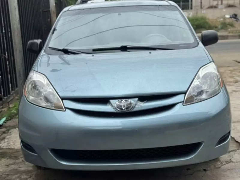 Toyota Sienna   - 2009