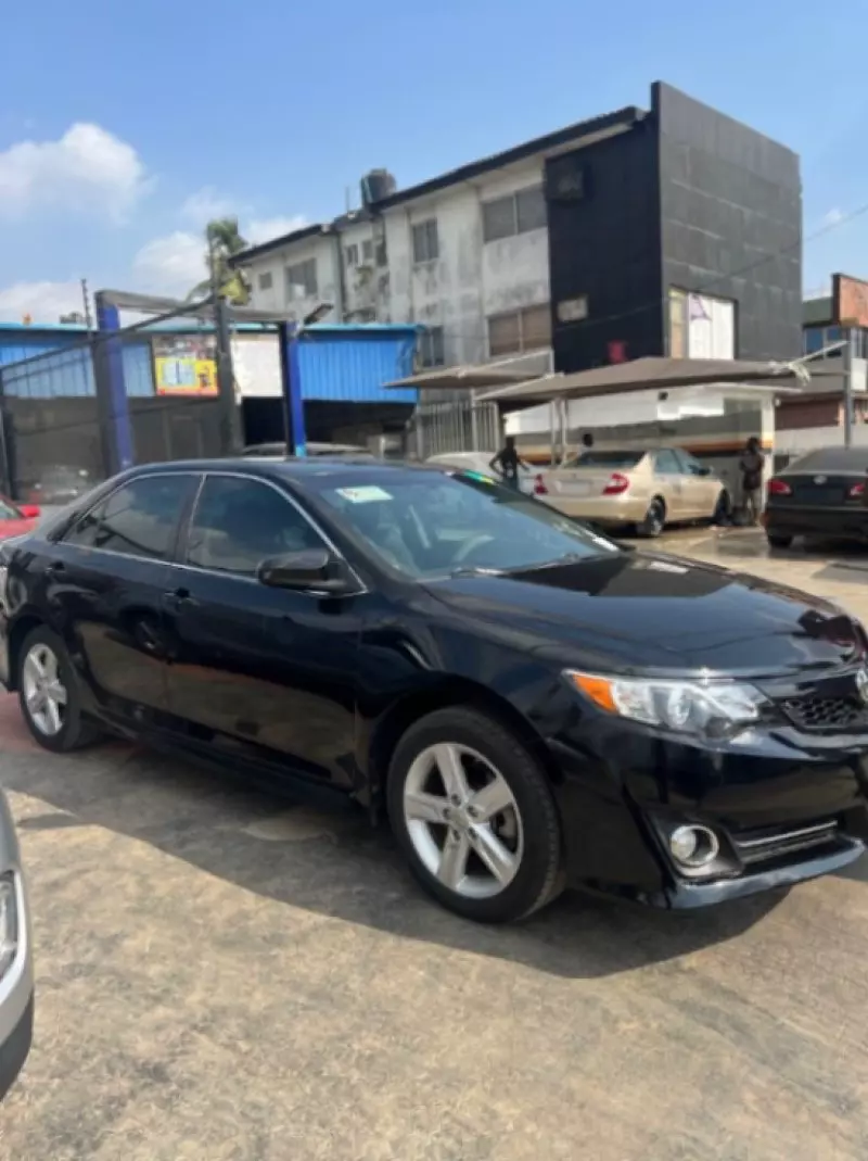 Toyota Camry   - 2014