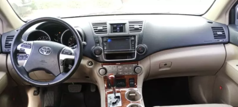 Toyota Highlander   - 2013