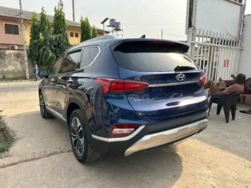 Hyundai Santa Fe   - 2019