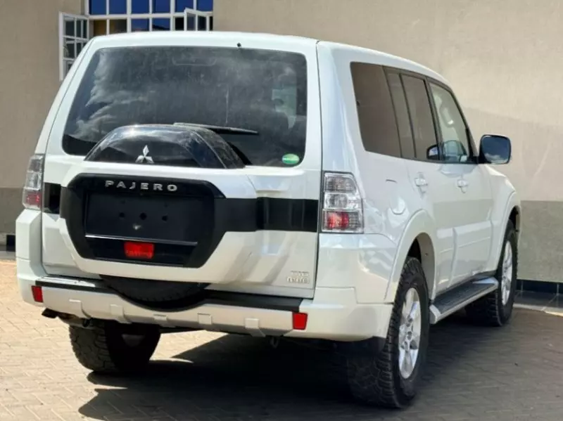 Mitsubishi Pajero   - 2018