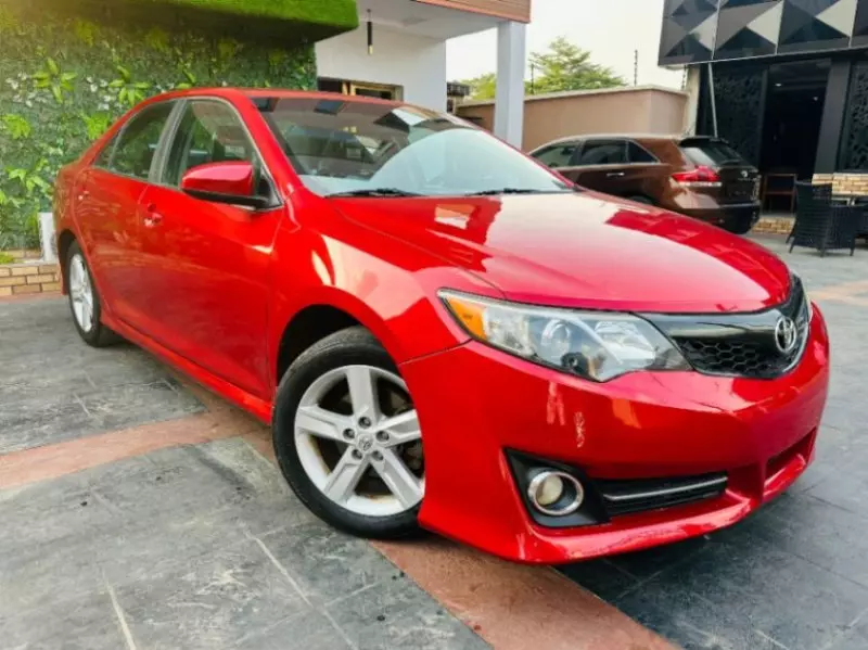 Toyota Camry   - 2013