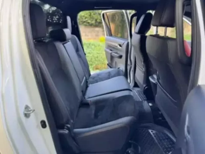 Toyota Hilux   - 2022