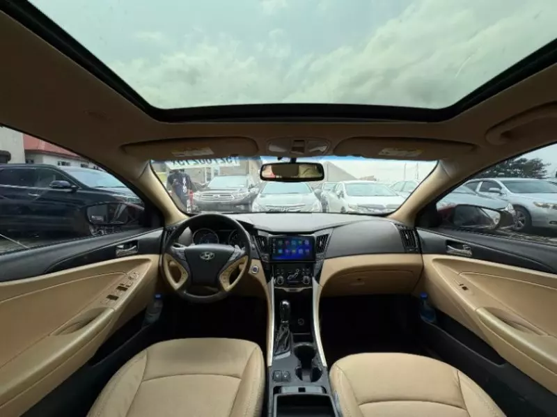 Hyundai Sonata - 2012