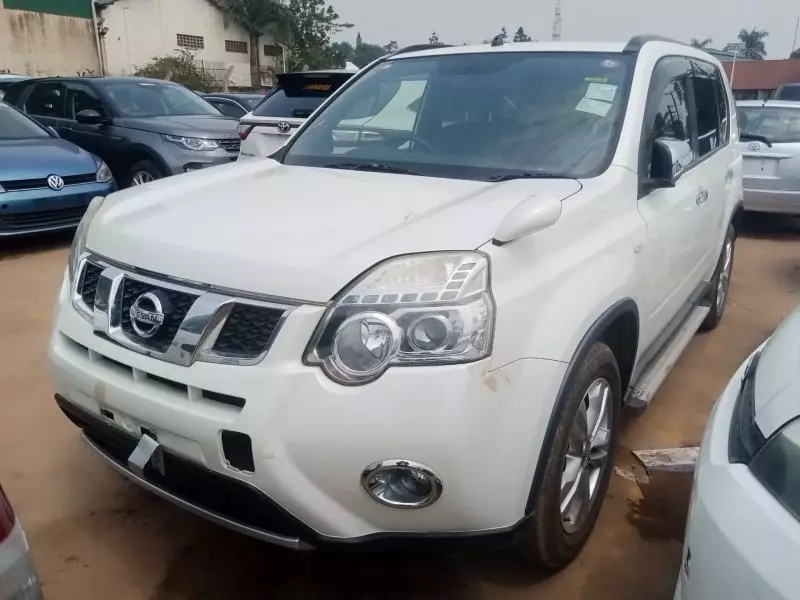 Nissan X-TRAIL    - 2012