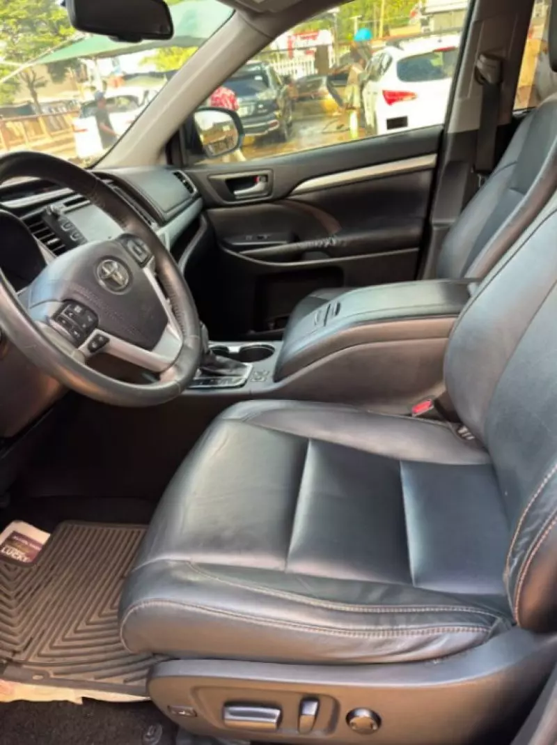 TOYOTA Highlander   - 2016