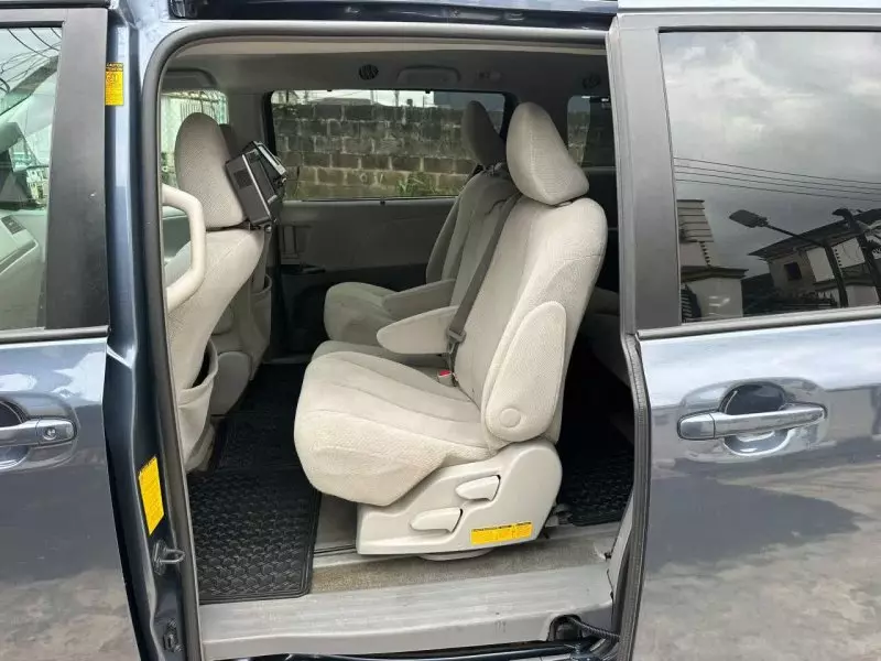 TOYOTA Sienna   - 2014