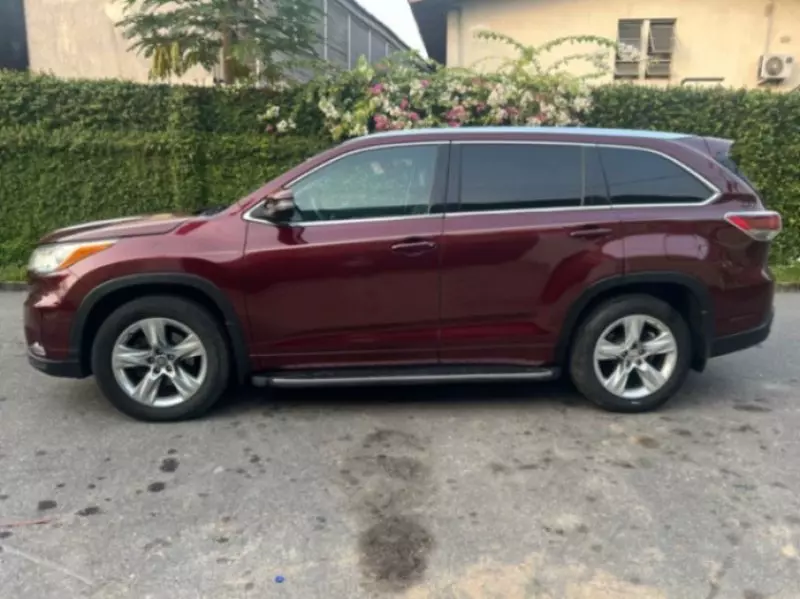 Toyota Highlander   - 2016