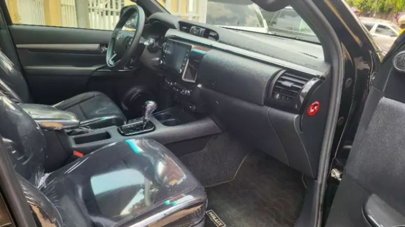 Toyota Hilux   - 2021