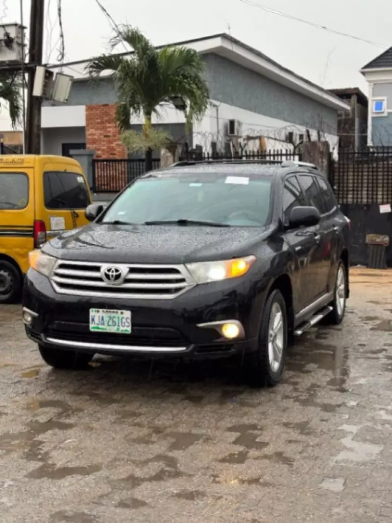 Toyota Highlander   - 2012