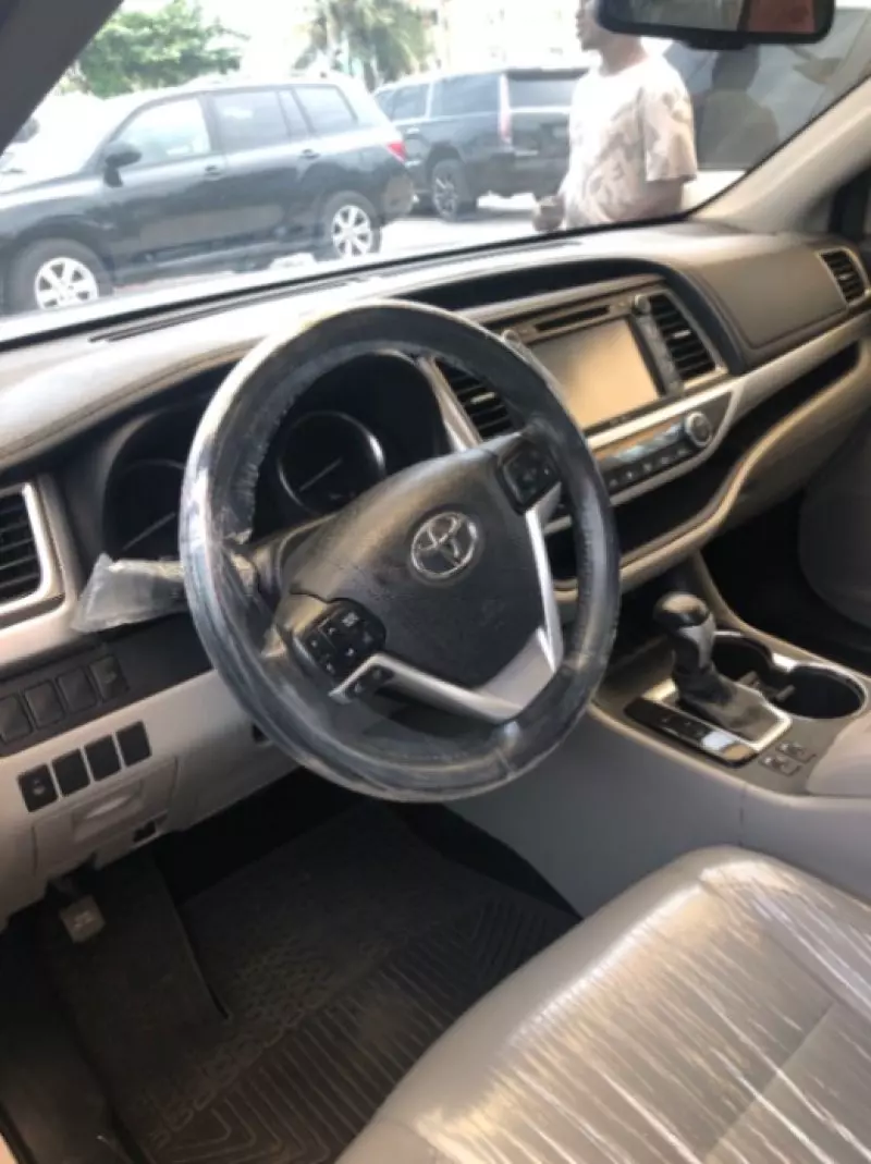 Toyota Highlander   - 2016