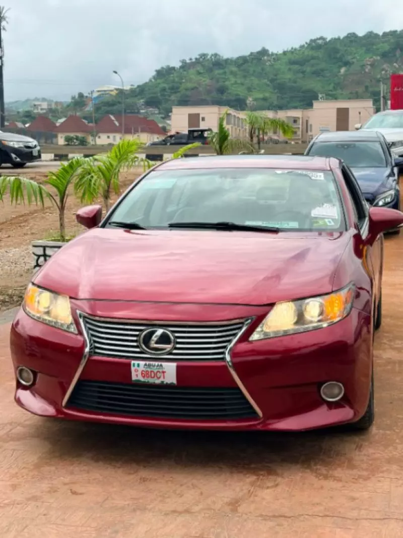 Lexus ES   - 2014