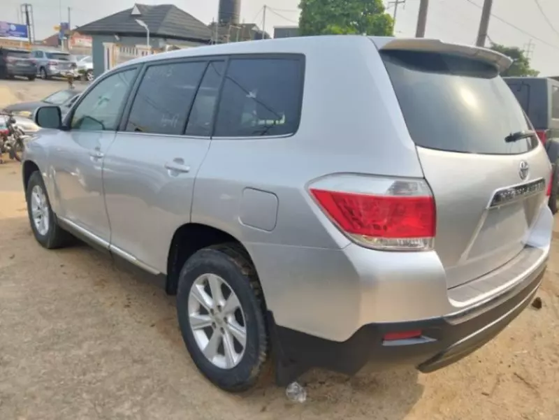 Toyota Highlander   - 2012