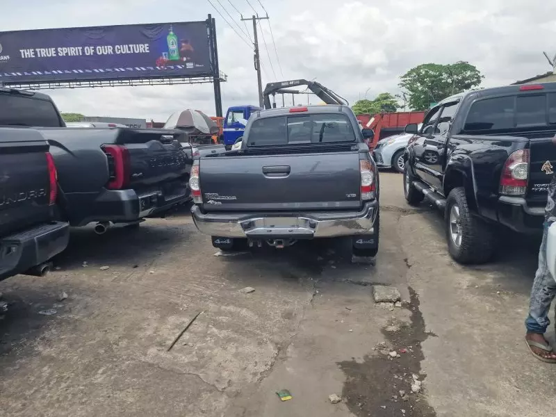 TOYOTA Tacoma   - 2015