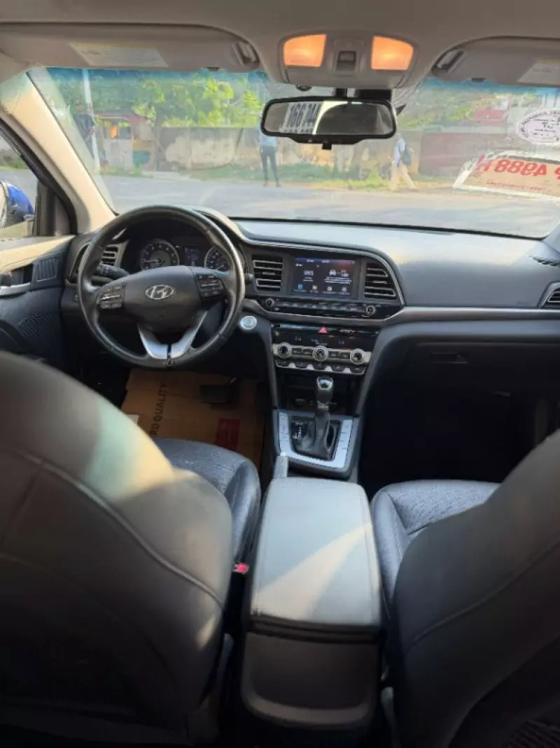 Hyundai Elantra   - 2020