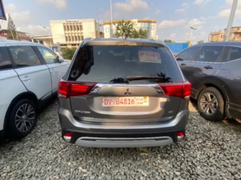 Mitsubishi OUTLANDER - 2020