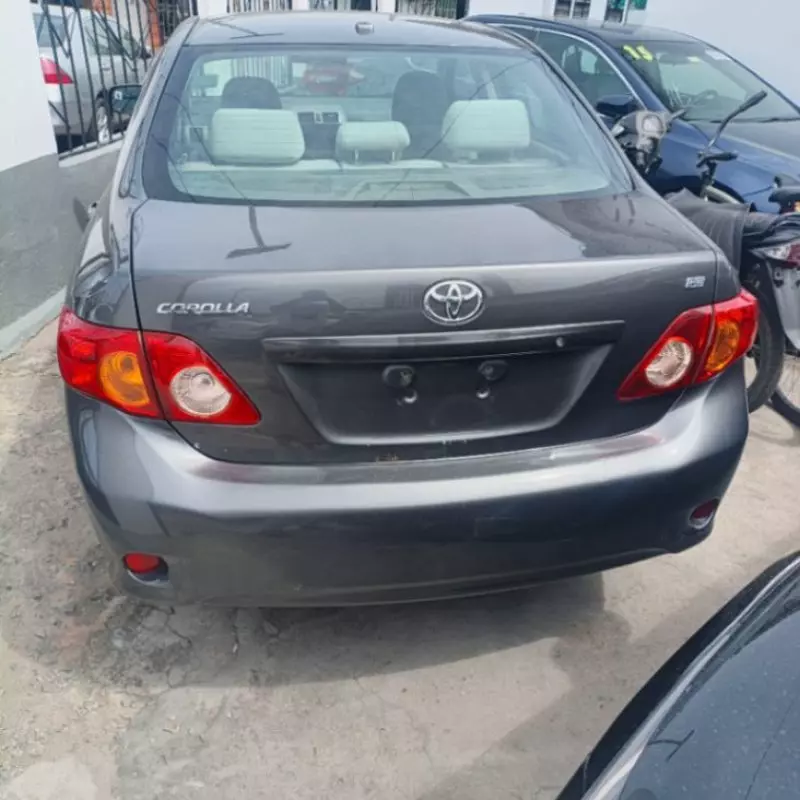 Toyota Corolla   - 2009
